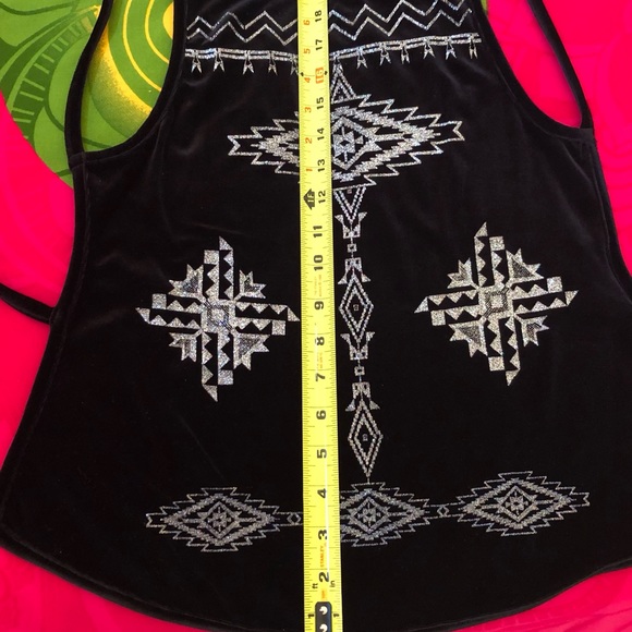 This top is HOT!!! Backless velvet with silver appliqué! - Picture 6 of 7